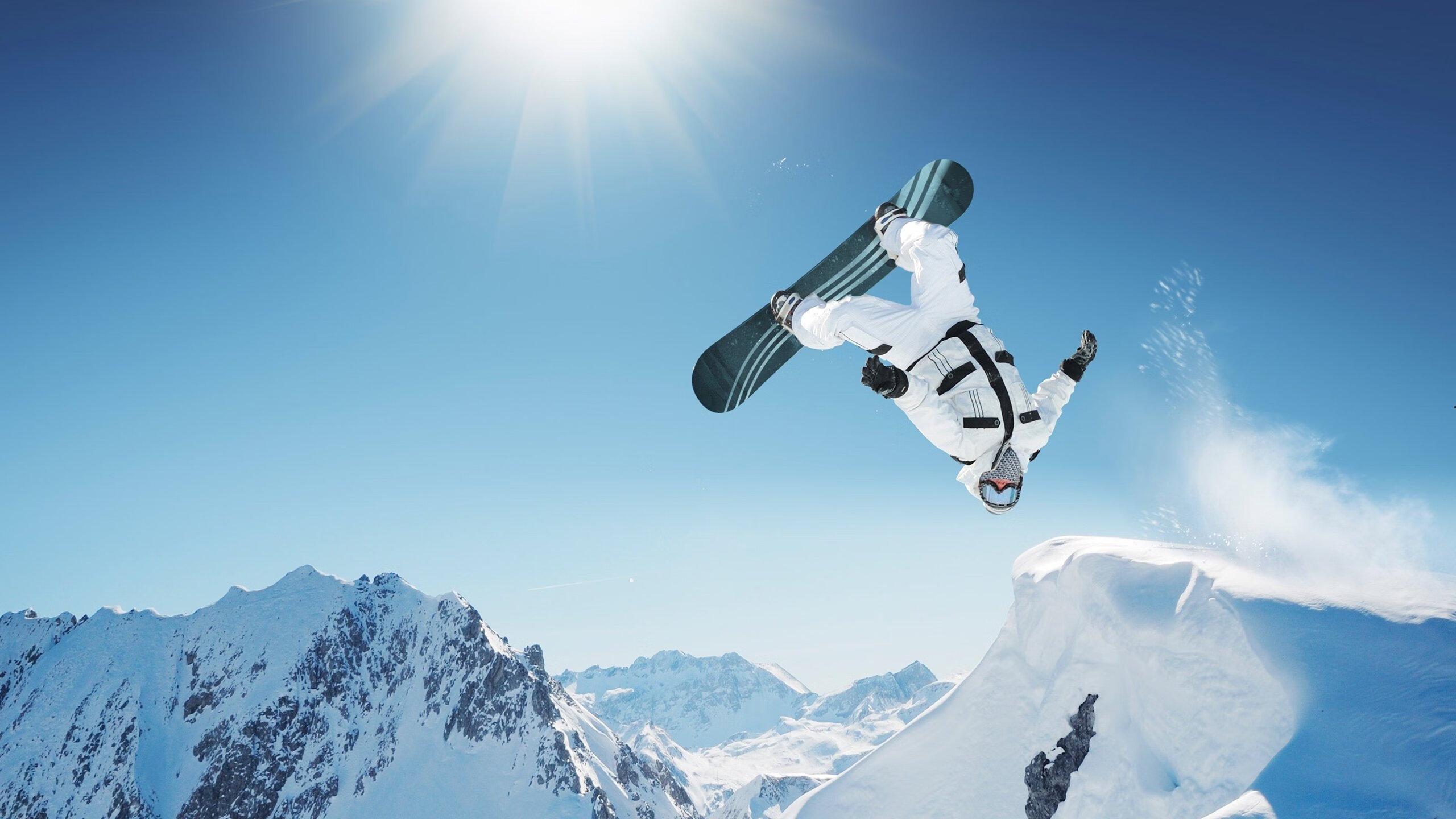 拜仁最后一道坚实防线！诺伊尔社媒晒门将团队合照，