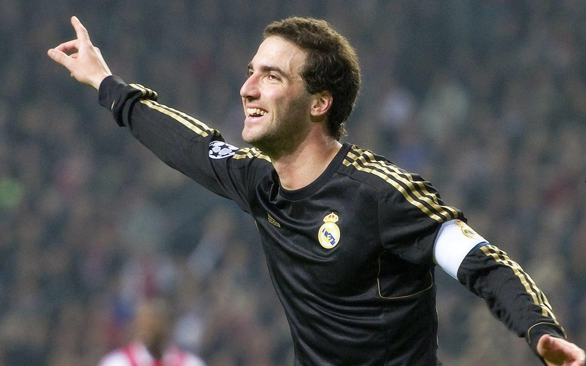 字母哥幻想队友选秀，徒手搏斗大猩猩？点名鸭蛋、阿祖、埃迪与约基奇组终极战队